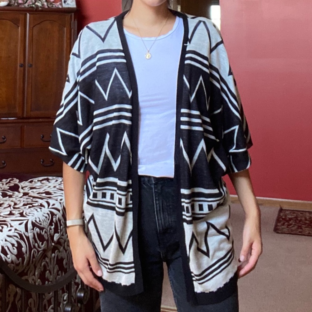 🌻3/$20🌻 Aztec Grey and Black Cardigan/Kimono